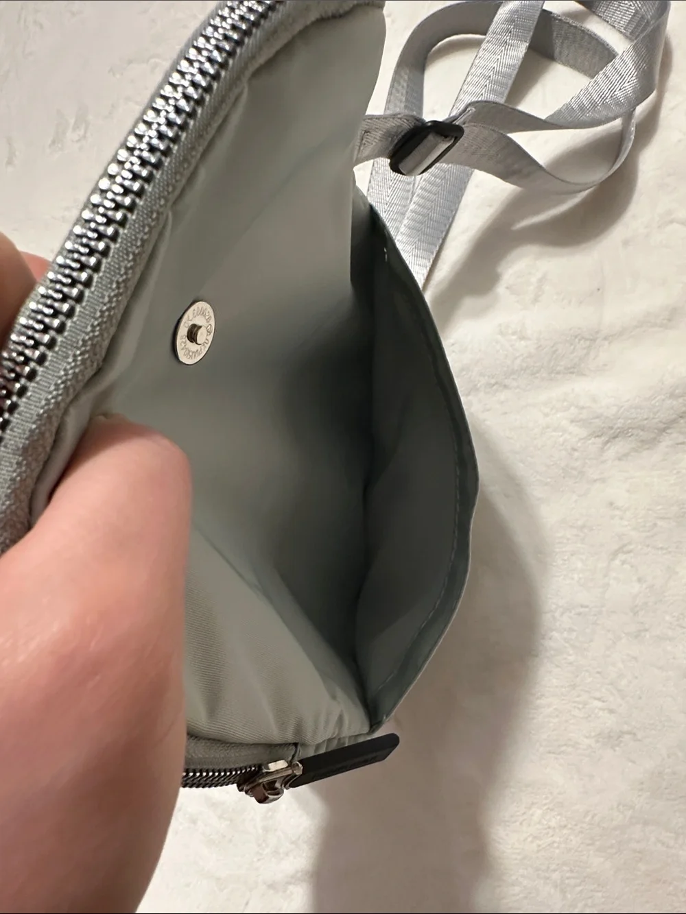 lululemon athletica silver-gray crossbody bag